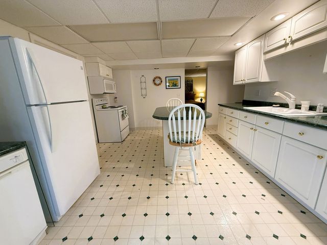 300 Fieldstone Lane, Dixon, IL 61021