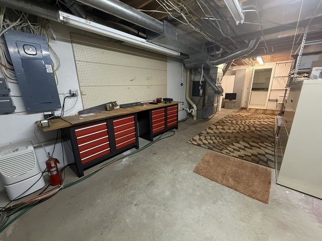 300 Fieldstone Lane, Dixon, IL 61021