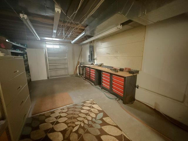 300 Fieldstone Lane, Dixon, IL 61021