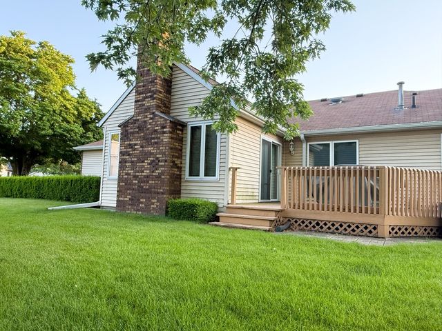 300 Fieldstone Lane, Dixon, IL 61021