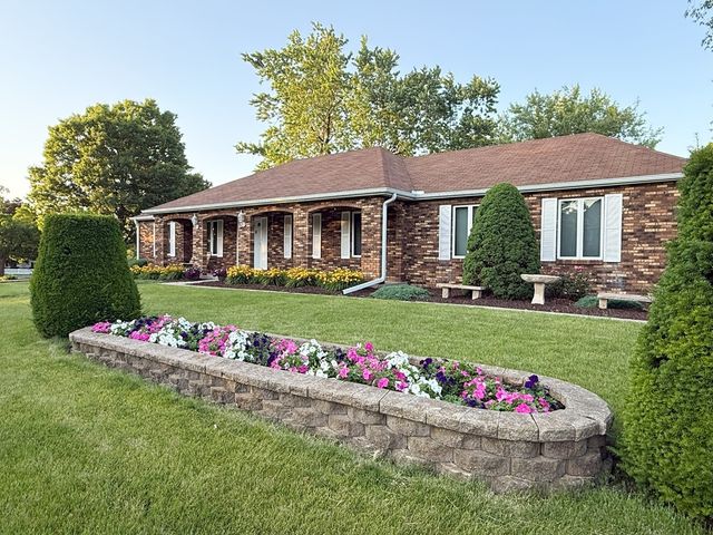 300 Fieldstone Lane, Dixon, IL 61021