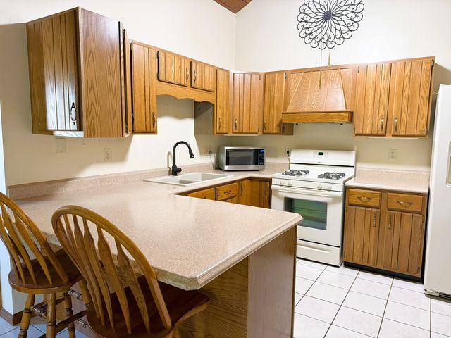 300 Fieldstone Lane, Dixon, IL 61021