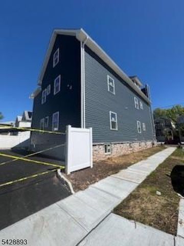 29 S Second St, Elizabeth City, NJ 07206
