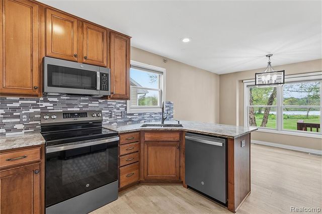 1171 Creekside Court, Burton, MI 48509