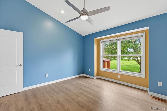 1171 Creekside Court, Burton, MI 48509