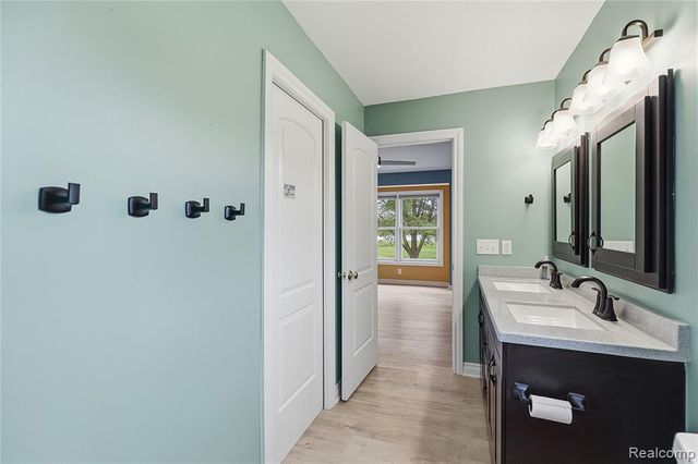 1171 Creekside Court, Burton, MI 48509