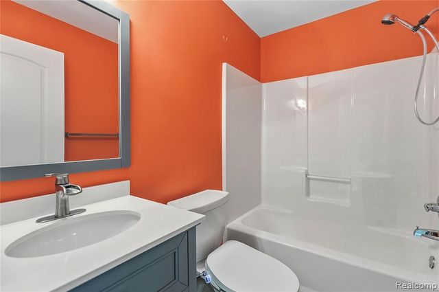 1171 Creekside Court, Burton, MI 48509