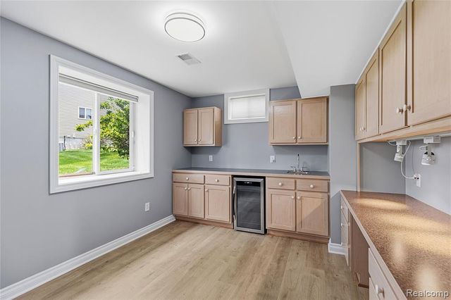 1171 Creekside Court, Burton, MI 48509