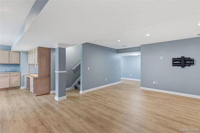 1171 Creekside Court, Burton, MI 48509