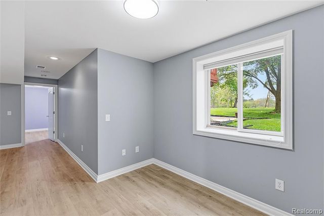 1171 Creekside Court, Burton, MI 48509
