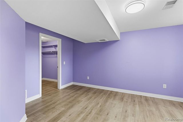 1171 Creekside Court, Burton, MI 48509