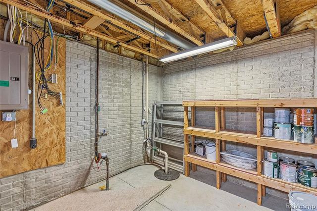 1171 Creekside Court, Burton, MI 48509