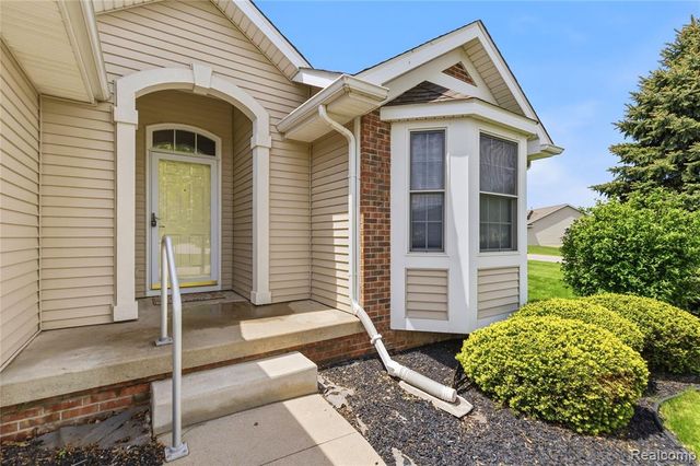 1171 Creekside Court, Burton, MI 48509