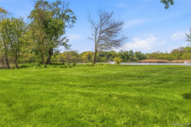 1171 Creekside Court, Burton, MI 48509