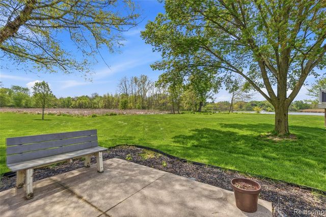 1171 Creekside Court, Burton, MI 48509