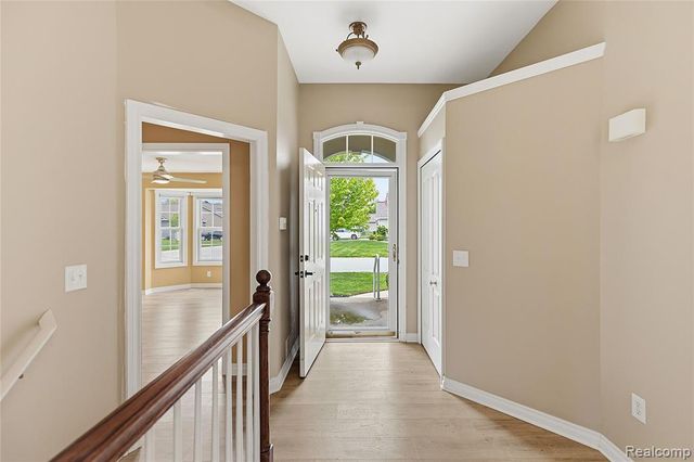 1171 Creekside Court, Burton, MI 48509