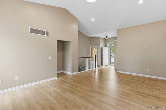 1171 Creekside Court, Burton, MI 48509