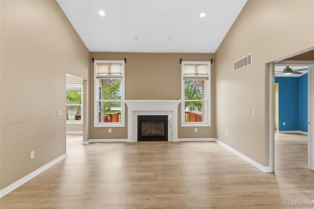 1171 Creekside Court, Burton, MI 48509