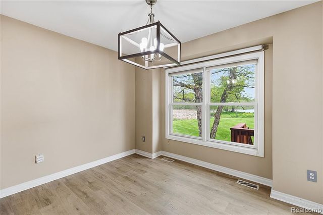 1171 Creekside Court, Burton, MI 48509
