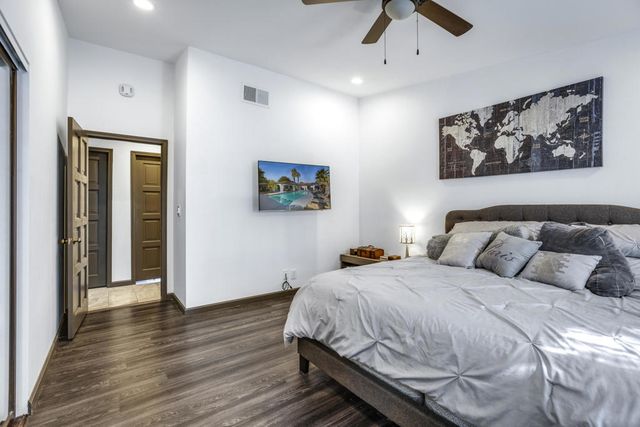 1233 E Via Escuela, Palm Springs, CA 92262