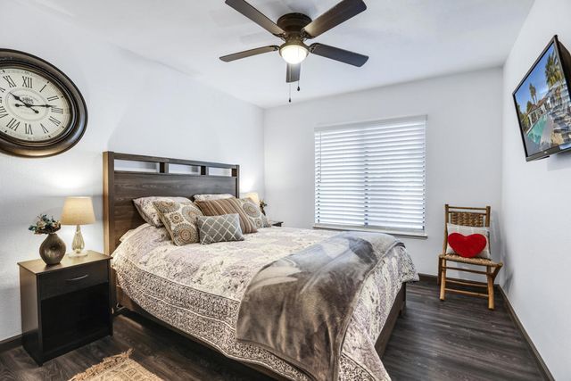 1233 E Via Escuela, Palm Springs, CA 92262