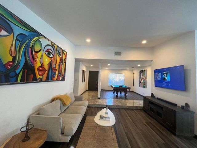 1233 E Via Escuela, Palm Springs, CA 92262