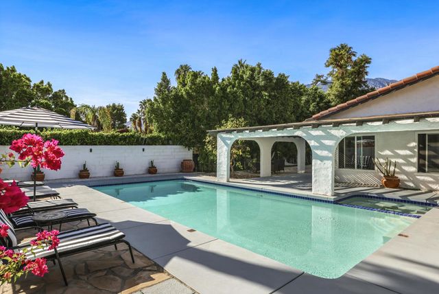 1233 E Via Escuela, Palm Springs, CA 92262