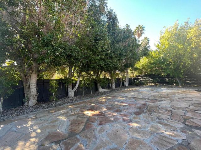 1233 E Via Escuela, Palm Springs, CA 92262