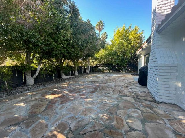1233 E Via Escuela, Palm Springs, CA 92262