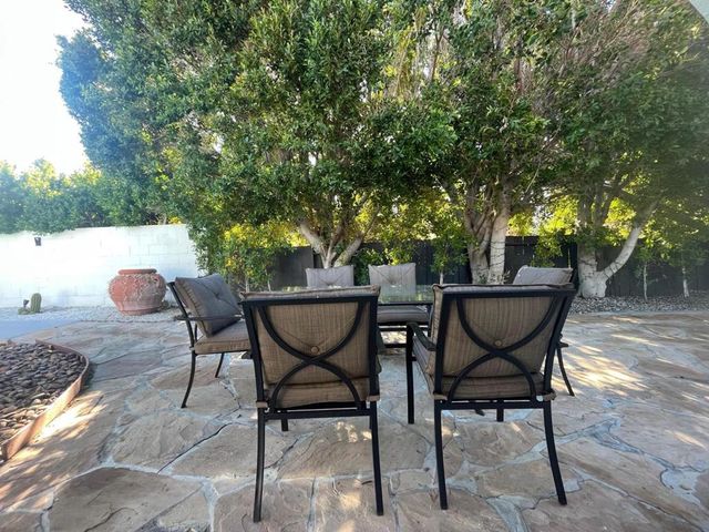 1233 E Via Escuela, Palm Springs, CA 92262