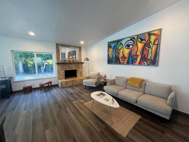 1233 E Via Escuela, Palm Springs, CA 92262