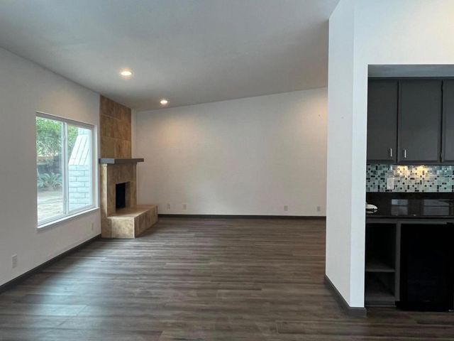1233 E Via Escuela, Palm Springs, CA 92262