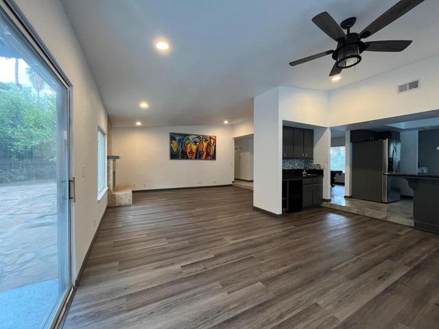 1233 E Via Escuela, Palm Springs, CA 92262