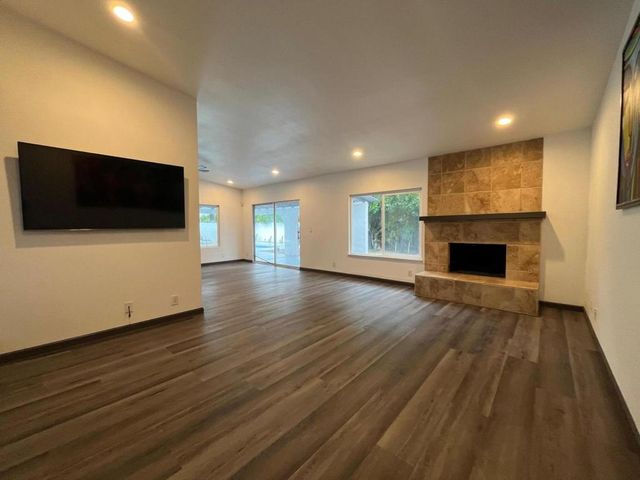 1233 E Via Escuela, Palm Springs, CA 92262