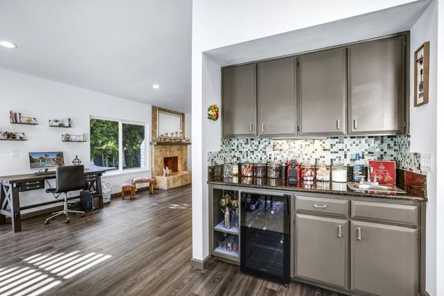 1233 E Via Escuela, Palm Springs, CA 92262
