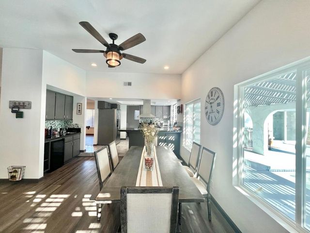 1233 E Via Escuela, Palm Springs, CA 92262