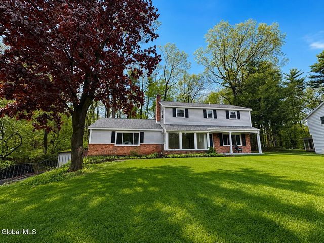25 Shadow Wood Way, Clifton Park, NY 12019