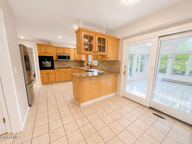 25 Shadow Wood Way, Clifton Park, NY 12019
