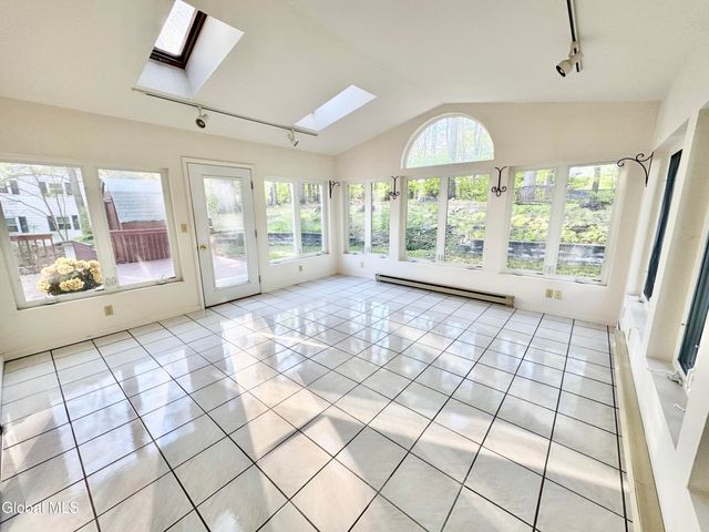 25 Shadow Wood Way, Clifton Park, NY 12019
