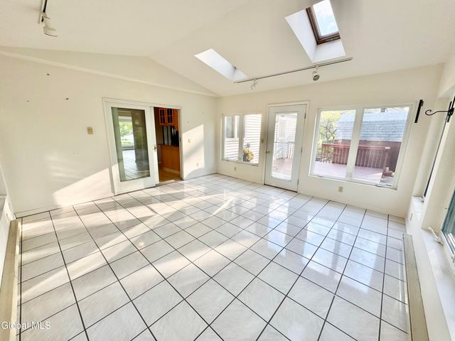 25 Shadow Wood Way, Clifton Park, NY 12019