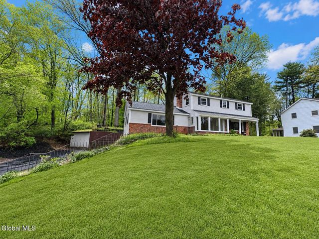 25 Shadow Wood Way, Clifton Park, NY 12019