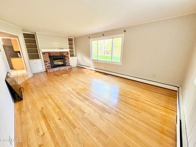 25 Shadow Wood Way, Clifton Park, NY 12019
