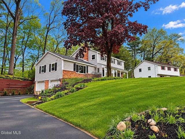 25 Shadow Wood Way, Clifton Park, NY 12019