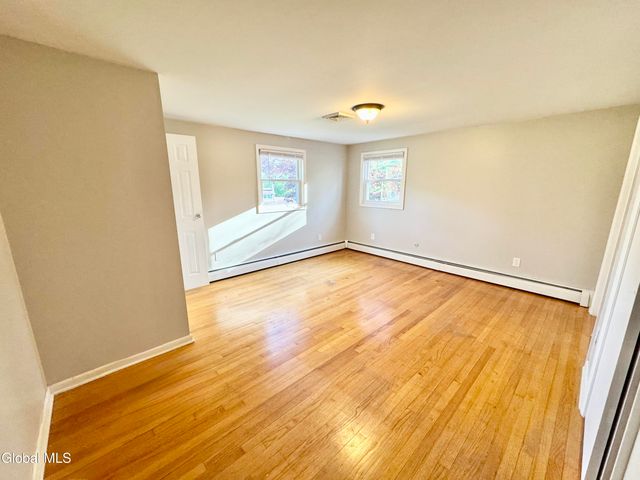 25 Shadow Wood Way, Clifton Park, NY 12019