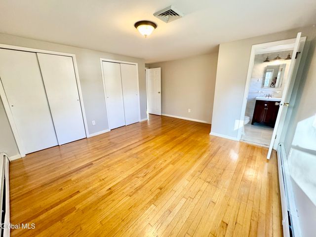 25 Shadow Wood Way, Clifton Park, NY 12019