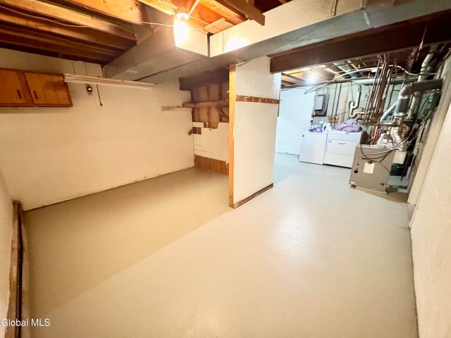 25 Shadow Wood Way, Clifton Park, NY 12019