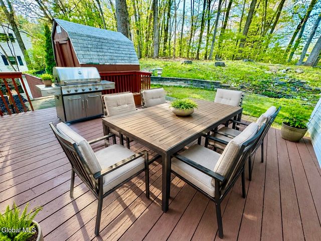25 Shadow Wood Way, Clifton Park, NY 12019