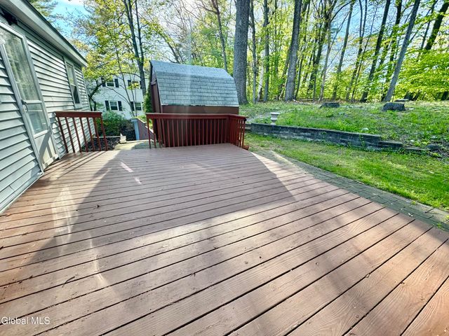 25 Shadow Wood Way, Clifton Park, NY 12019