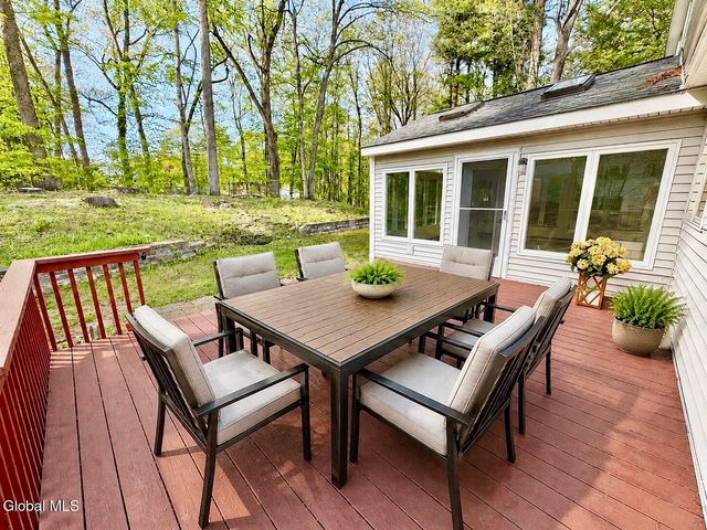 25 Shadow Wood Way, Clifton Park, NY 12019