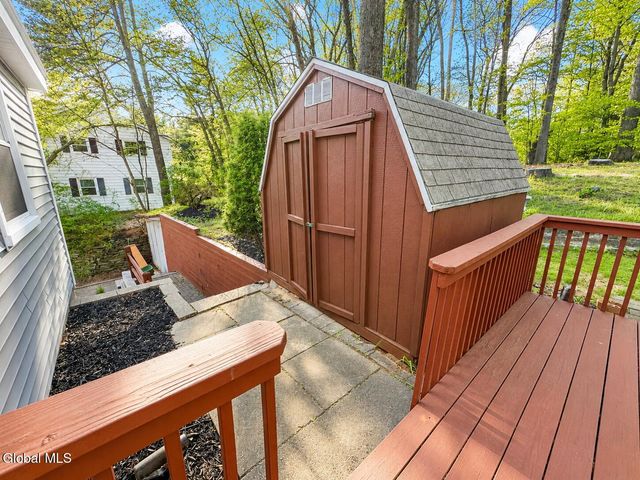 25 Shadow Wood Way, Clifton Park, NY 12019